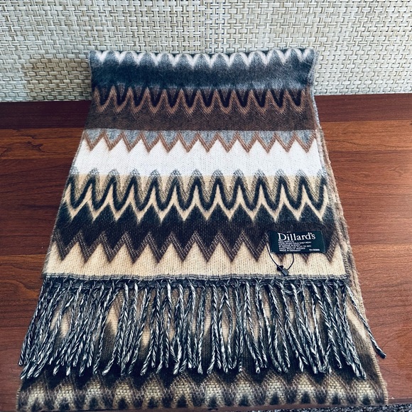 🌟HP🌟NWOT Super Soft Neutrals Acrylic Scarf by Dillard's - Picture 2 of 6